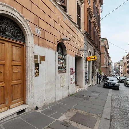 Guesthost - Affaccio Al Quirinale 아파트 *